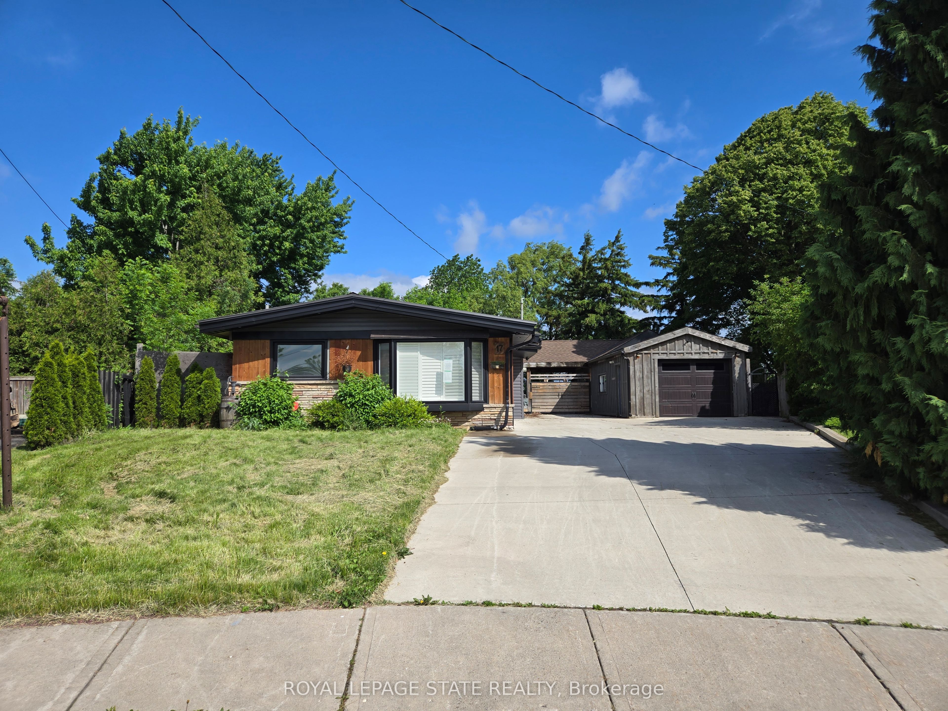 17 Carmen Avenue, Hamilton, ON L8V 2H5