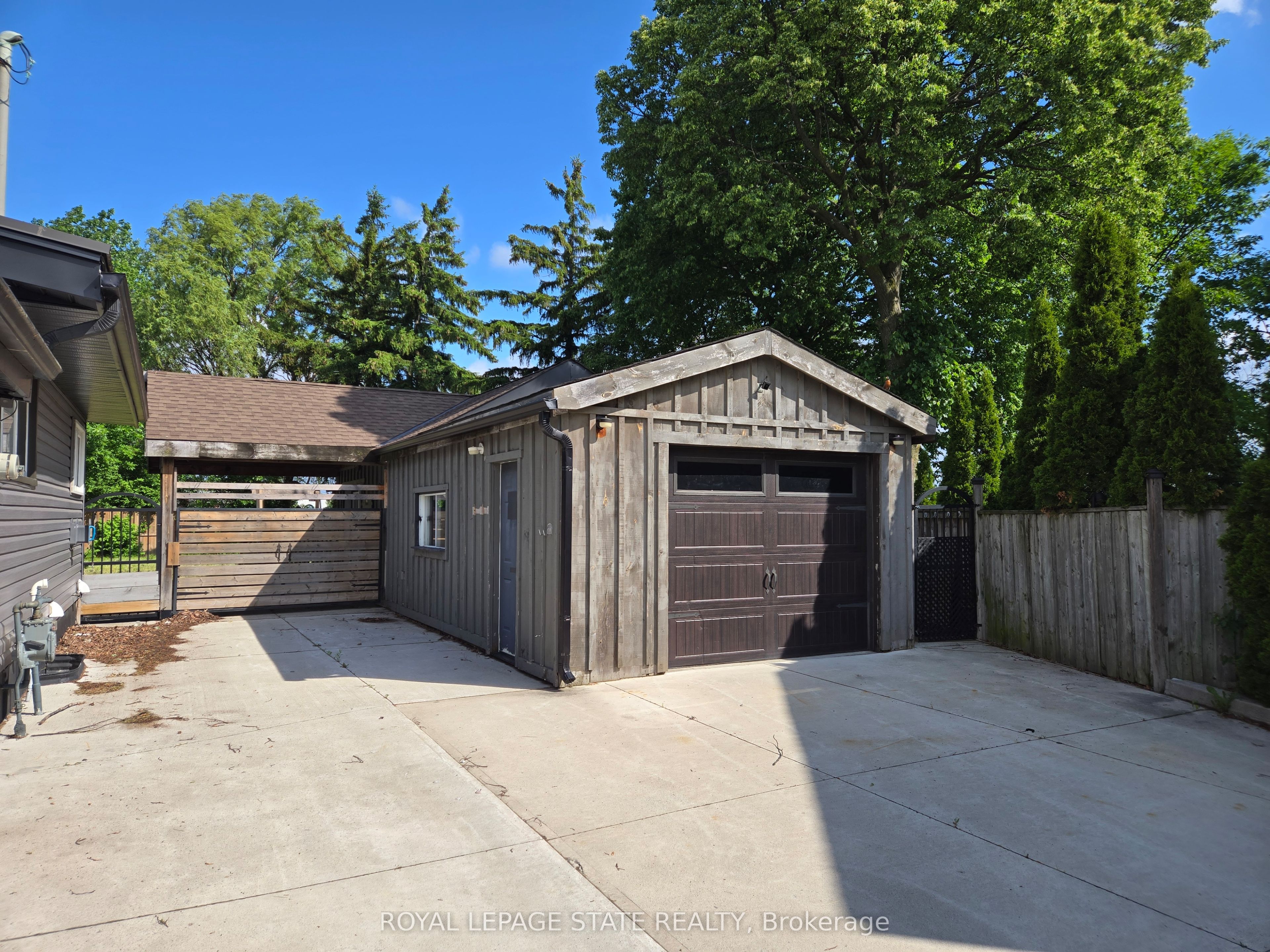 17 Carmen Avenue, Hamilton, ON L8V 2H5 photo 2