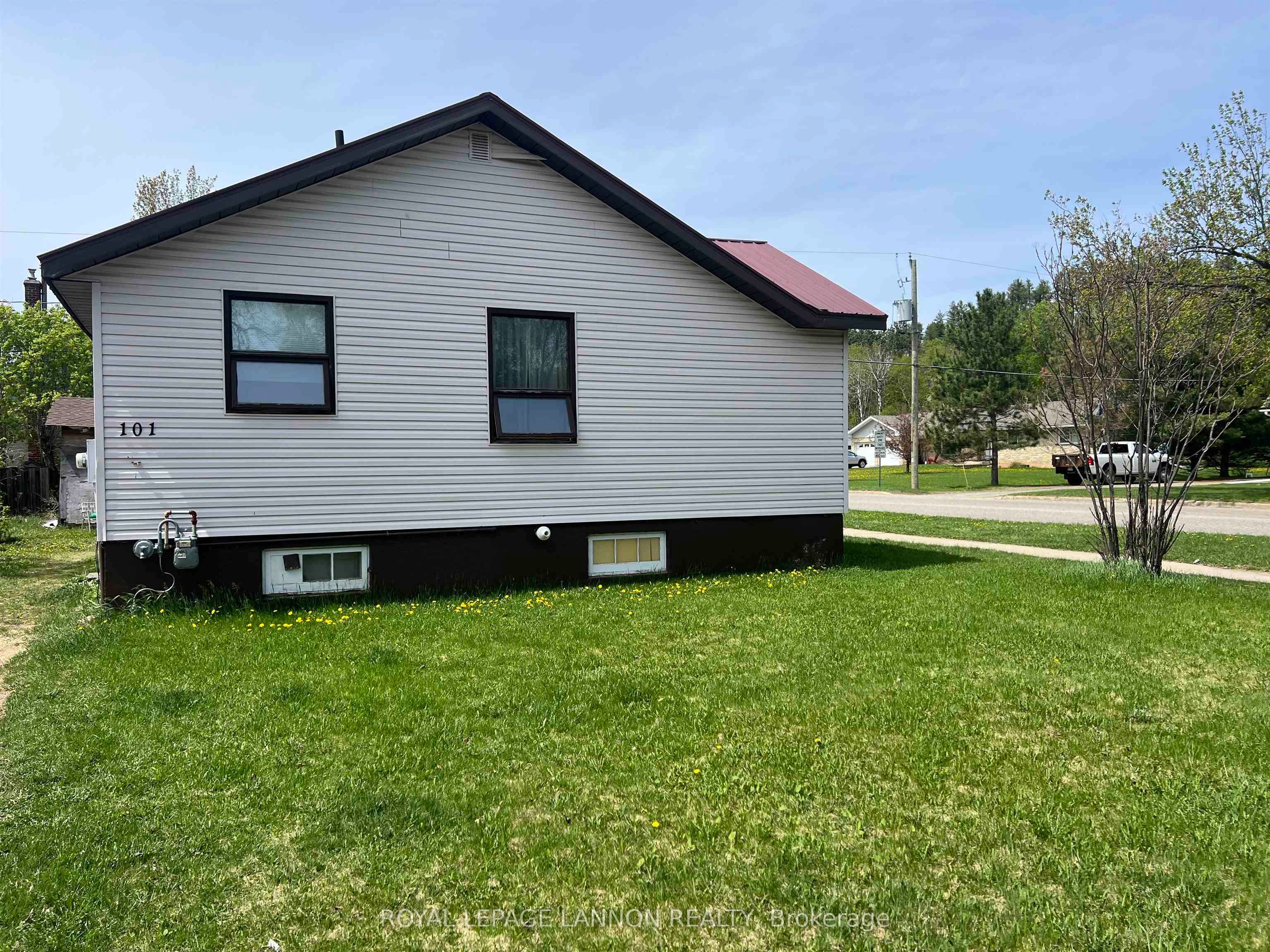 101 Pine Crescent, Atikokan, ON P0T 1C0 photo 2
