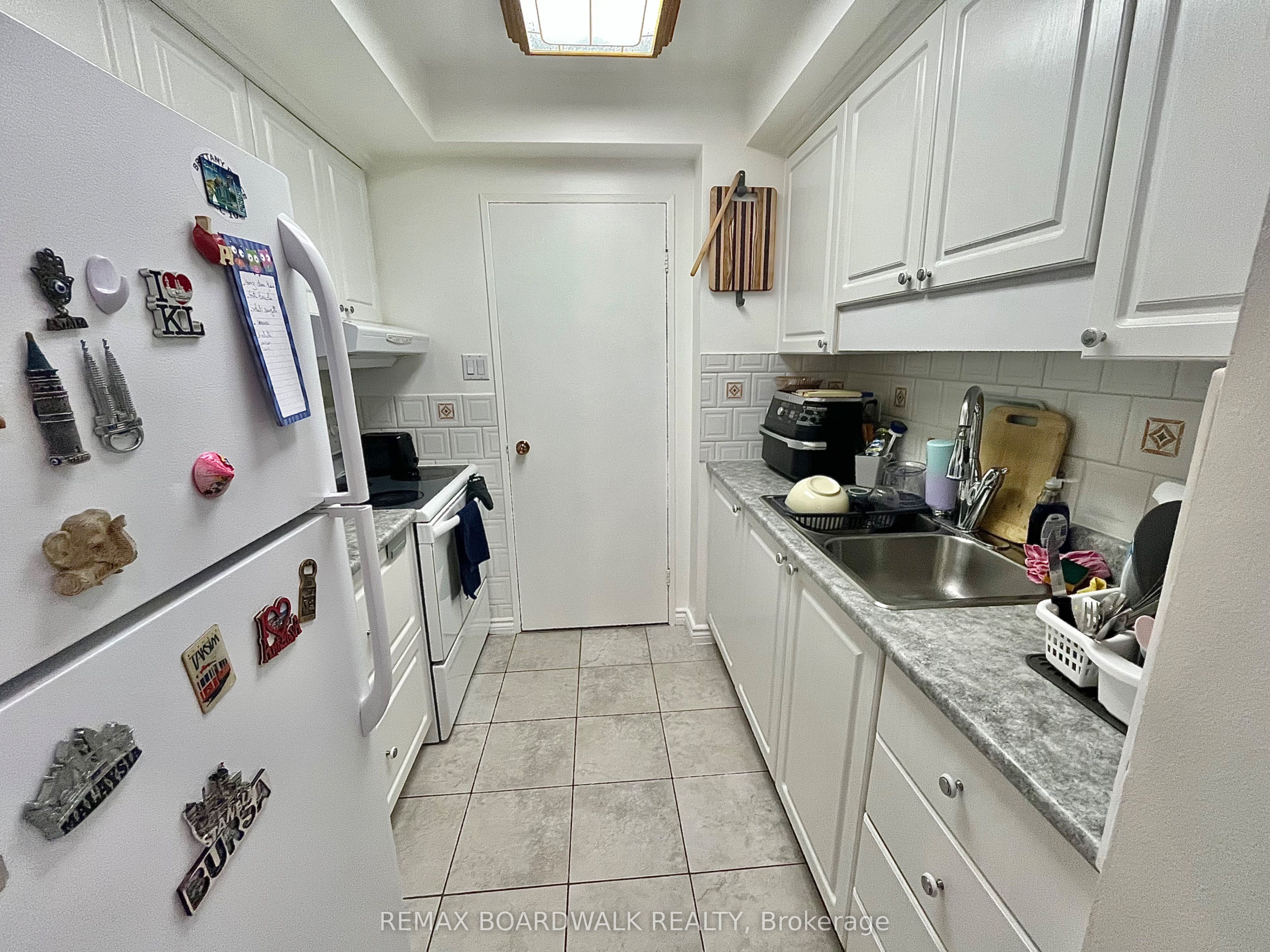 555 BRITTANY Drive 407, Manor Park - Cardinal Glen and Area, ON K1K 4C5 photo 4