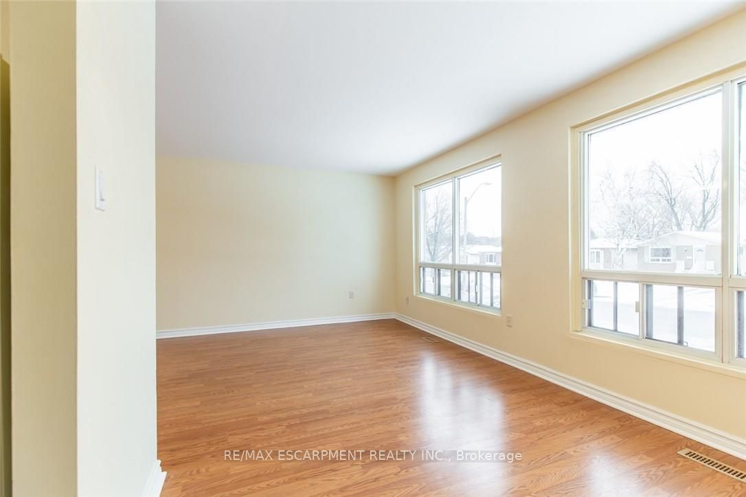 16 GARROW Drive, Hamilton, ON L9C 6G9 photo 4
