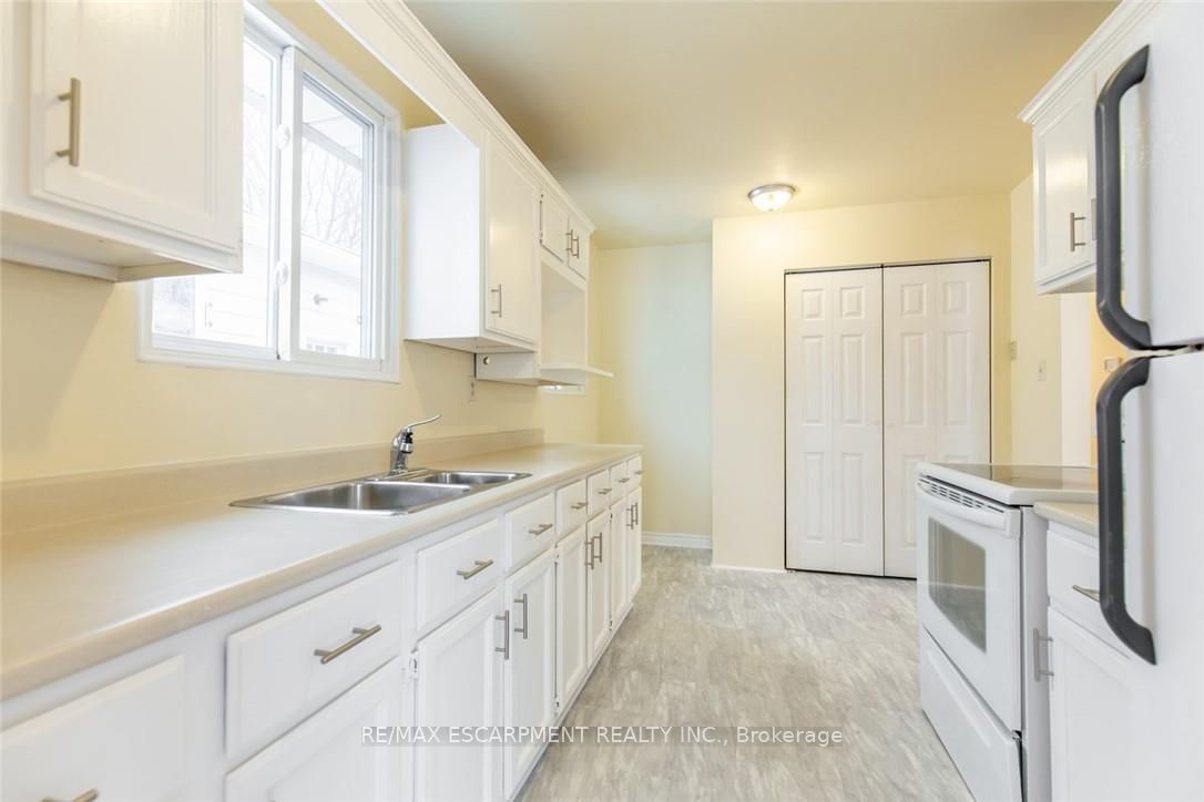 16 GARROW Drive, Hamilton, ON L9C 6G9 photo 5