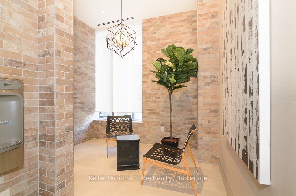 212 King William Street 405, Hamilton, ON L8R 3P2 photo 3