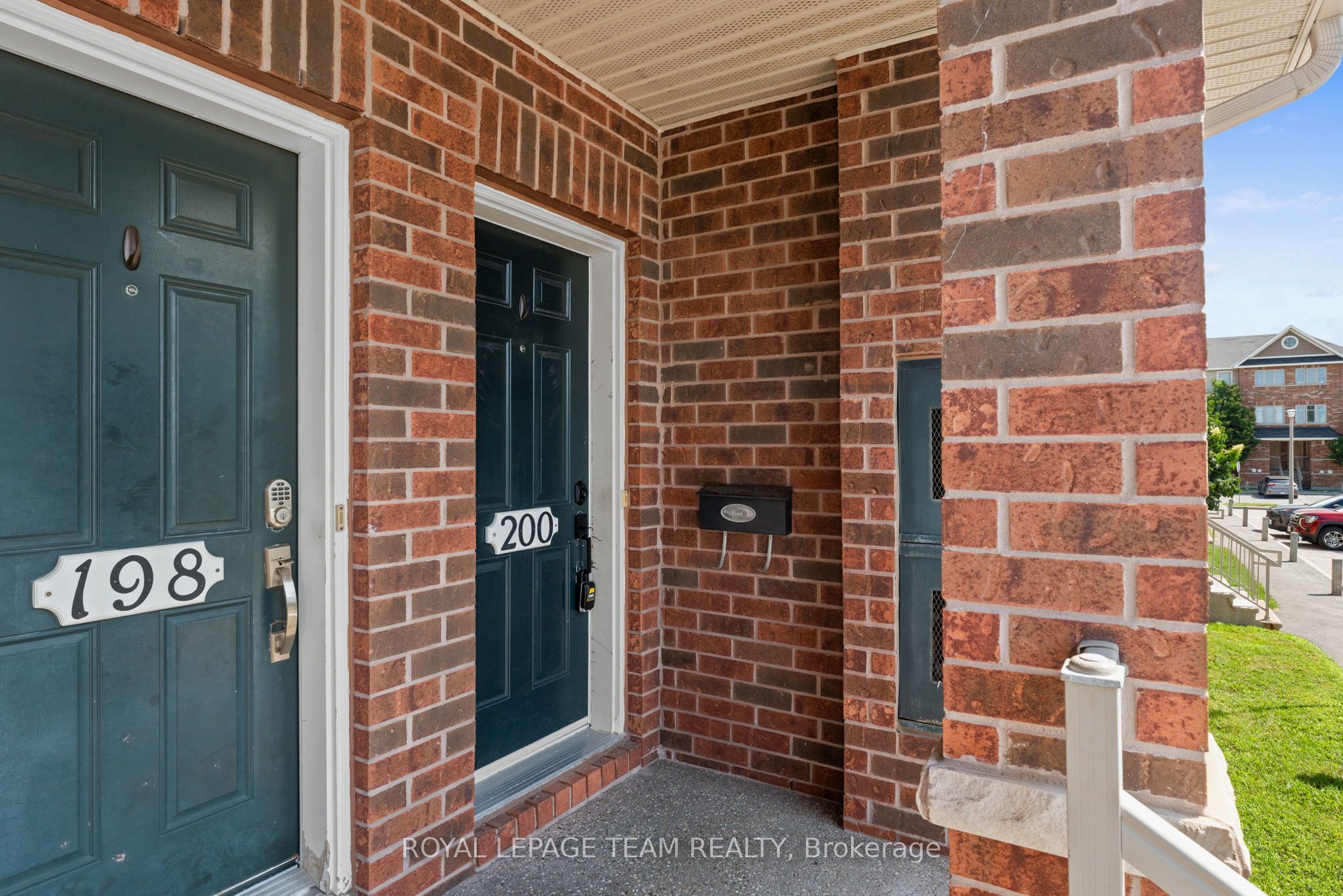 200 Keltie Private, Barrhaven, ON K2J 0A2 photo 4
