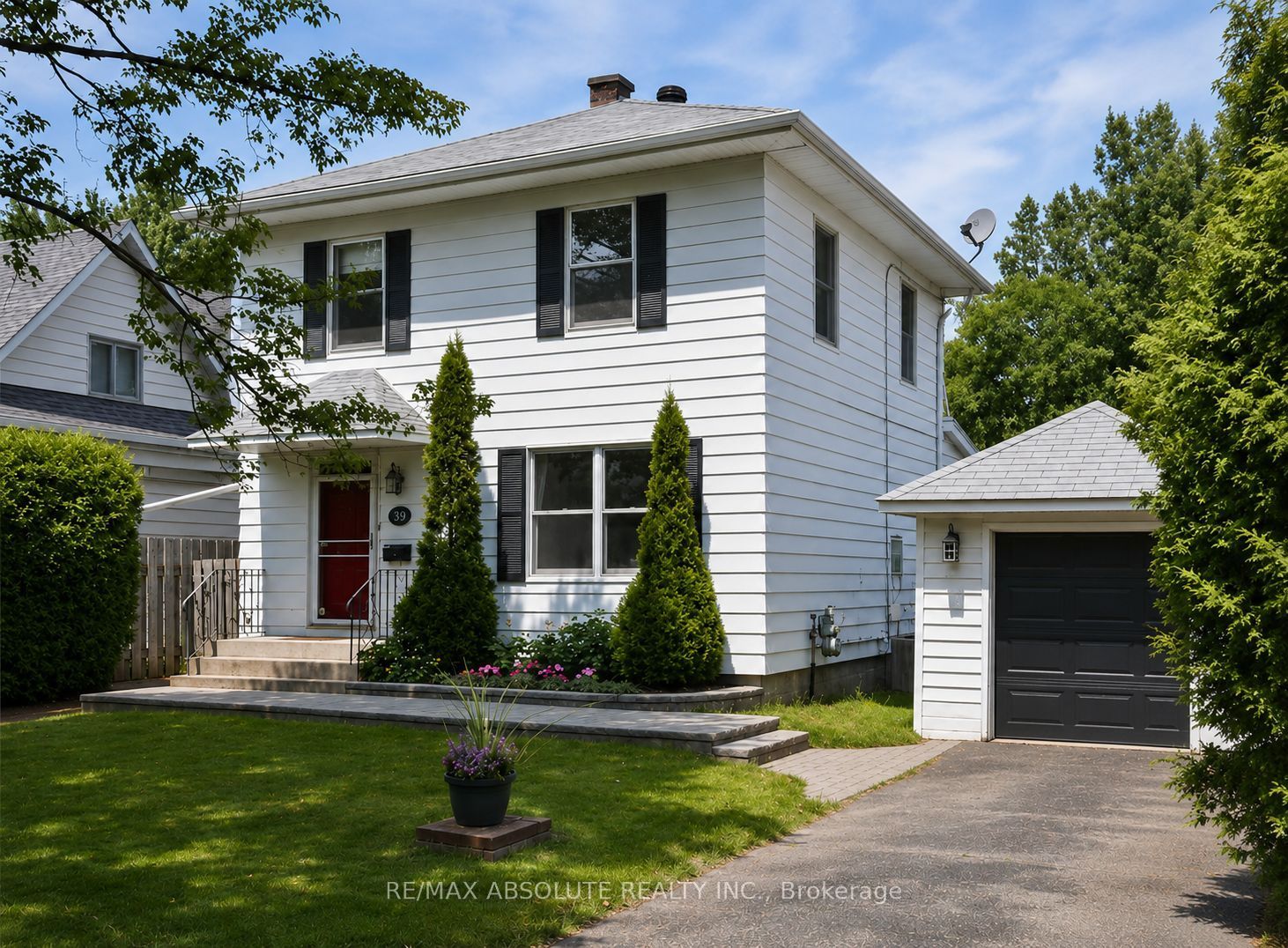 1 ARUNDEL Avenue, Manor Park - Cardinal Glen and Area, ON K1K 0B1