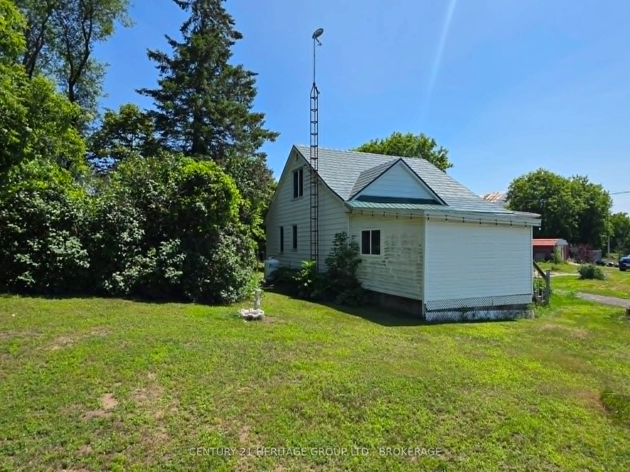 705 Highway 32 Highway SW, Front of Leeds & Seeleys Bay, ON K7G 2V3 photo 3