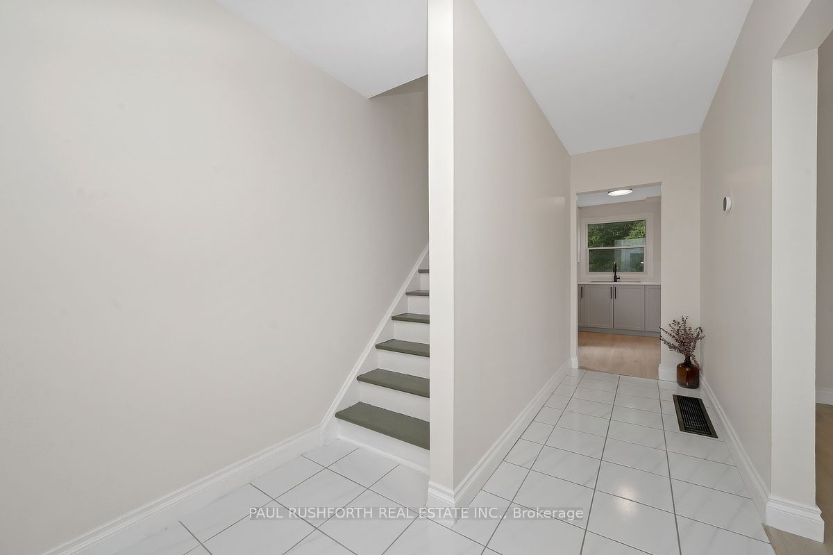 2418 Clementine Boulevard, Billings Bridge - Riverside Park and Area, ON K1V 8E2 photo 4
