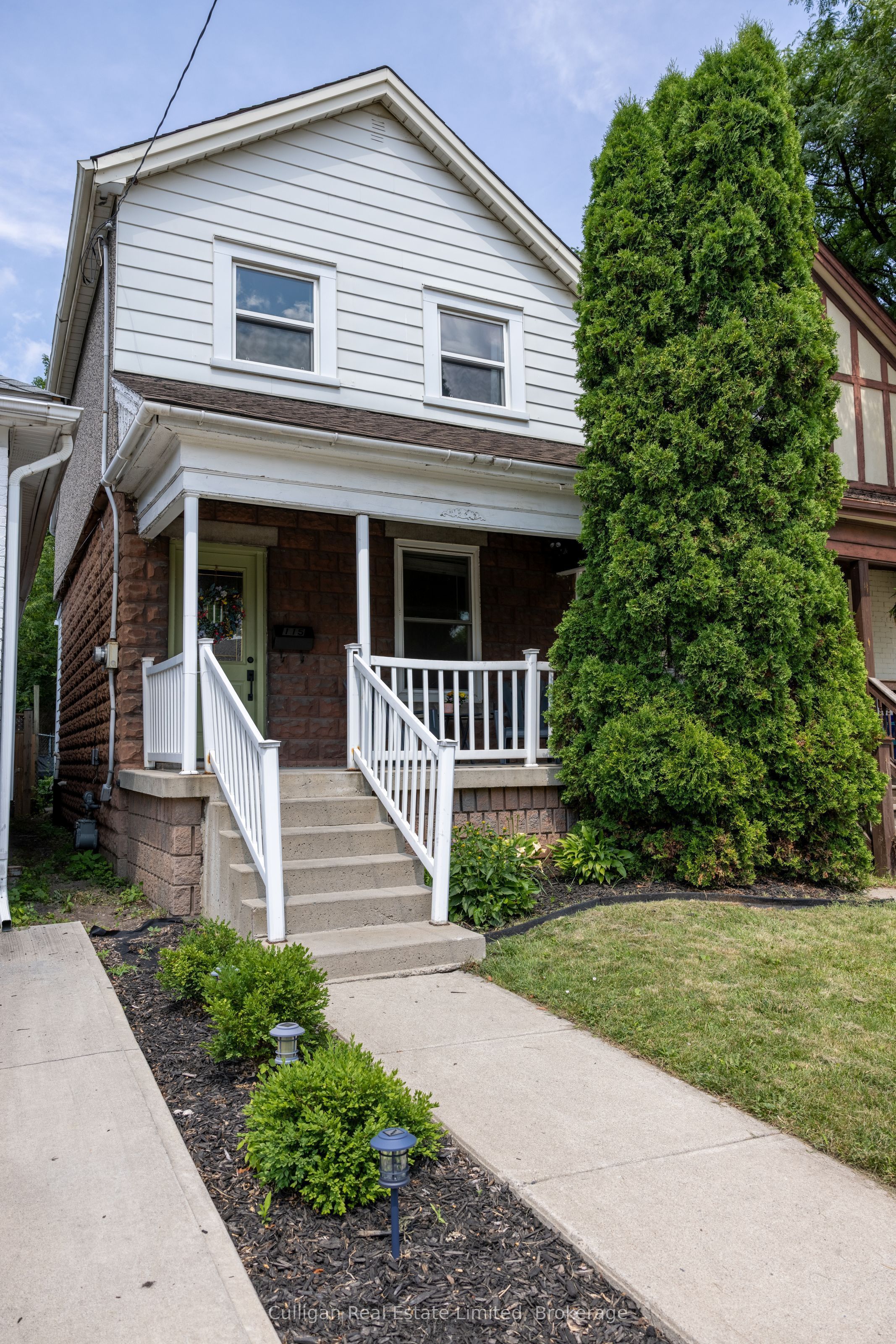 115 London Street N, Hamilton, ON L8H 4B4