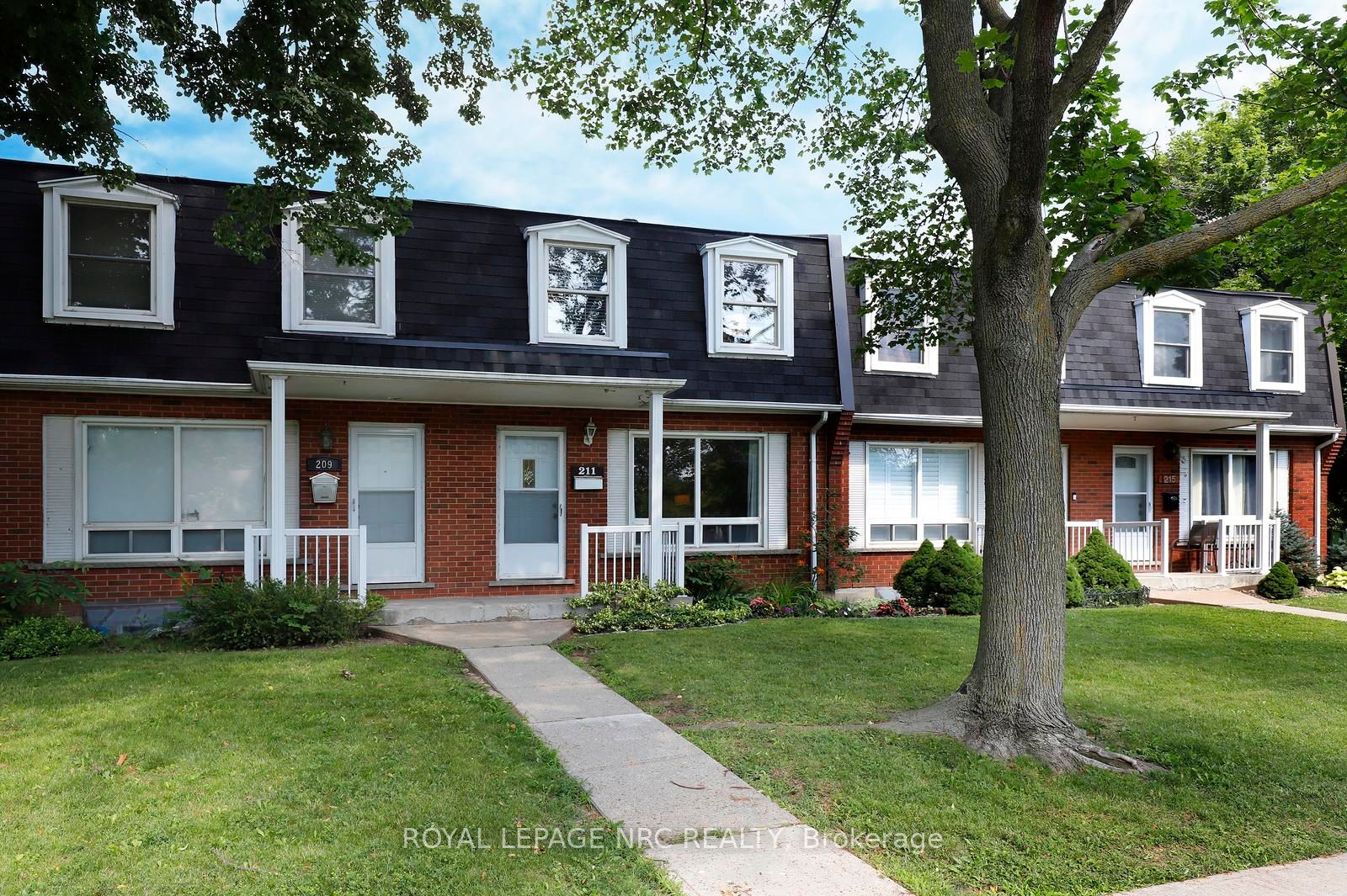 211 Lake Avenue N 6, Hamilton, ON L8E 1L5