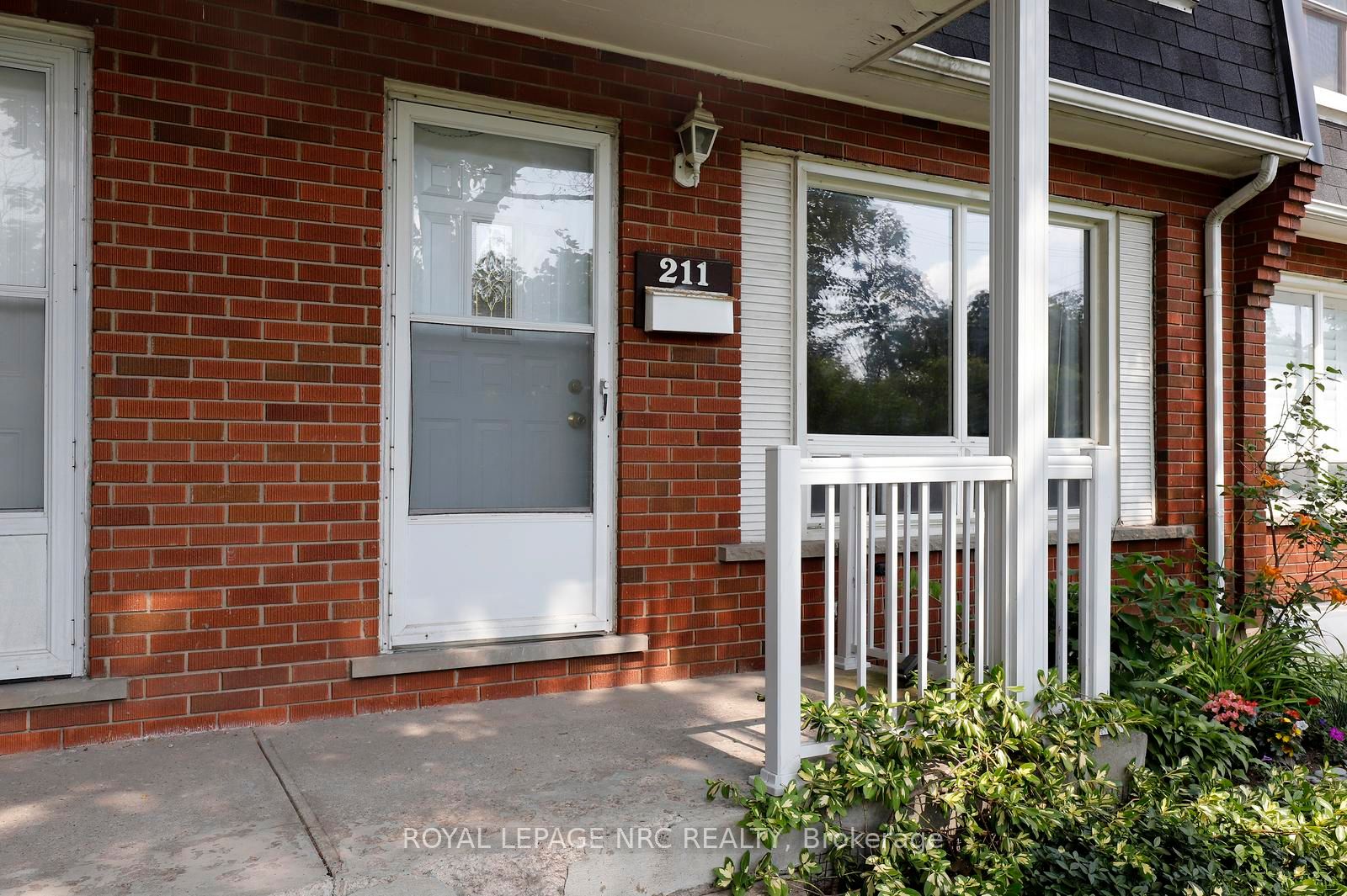 211 Lake Avenue N 6, Hamilton, ON L8E 1L5 photo 3