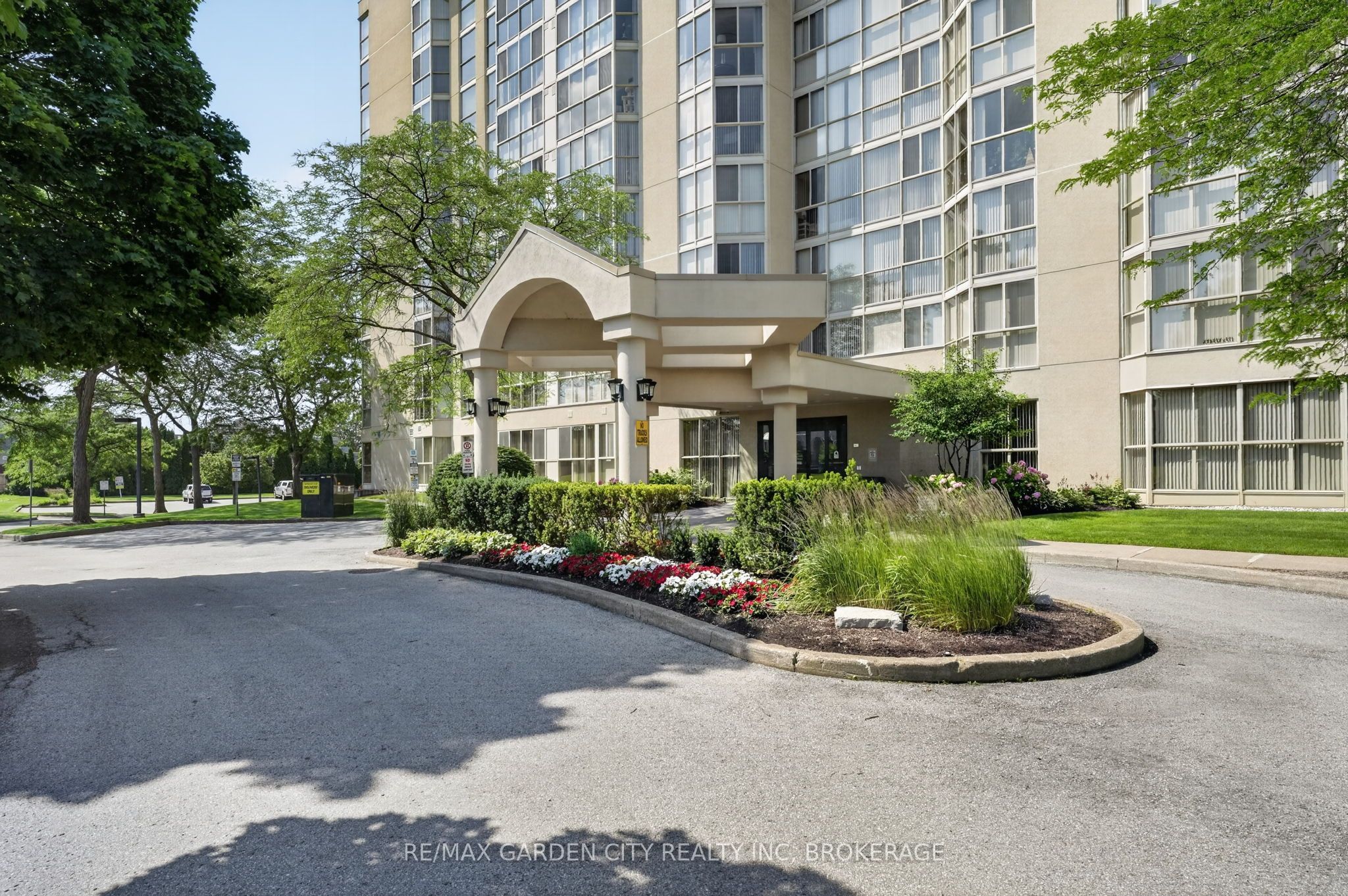 162 Martindale Road 704, St. Catharines, ON L2S 3S4 photo 3