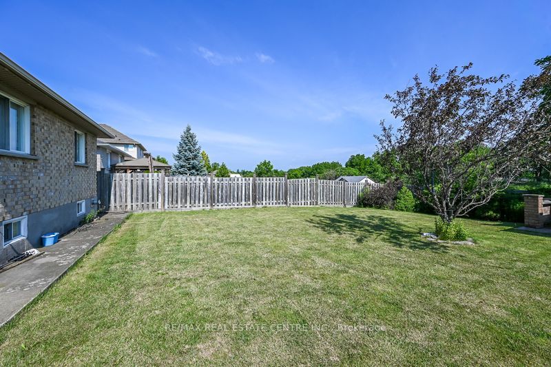 59 Colin Crescent Lower Unit, Hamilton, ON L9A 5H8 photo 2