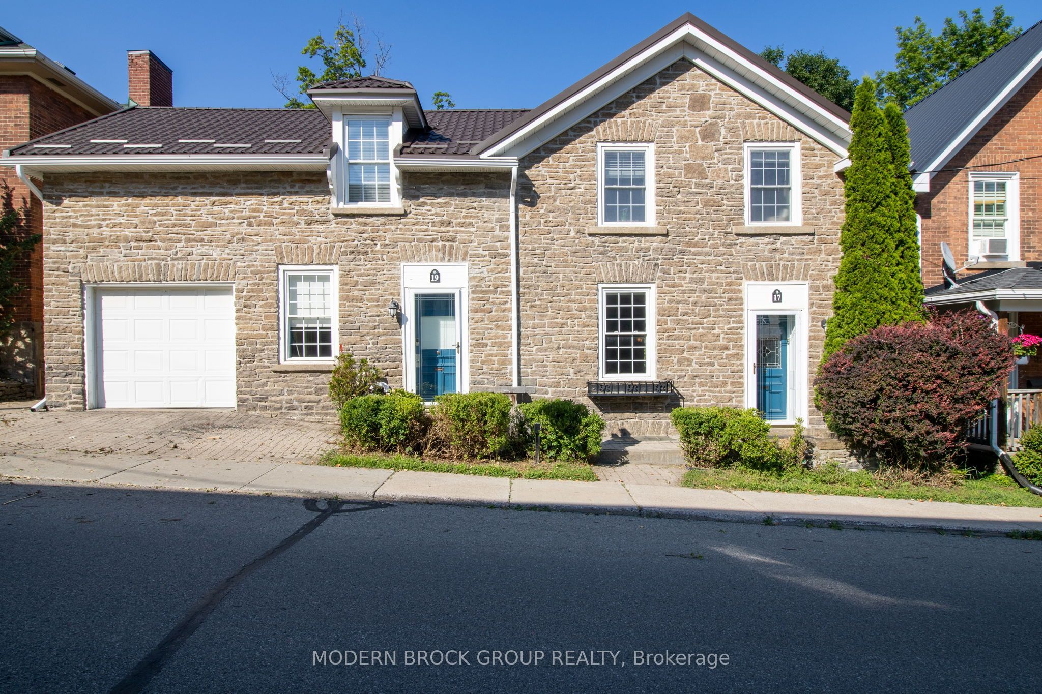 17/19 Ormond Street, Brockville, ON K6V 2K2 photo 2