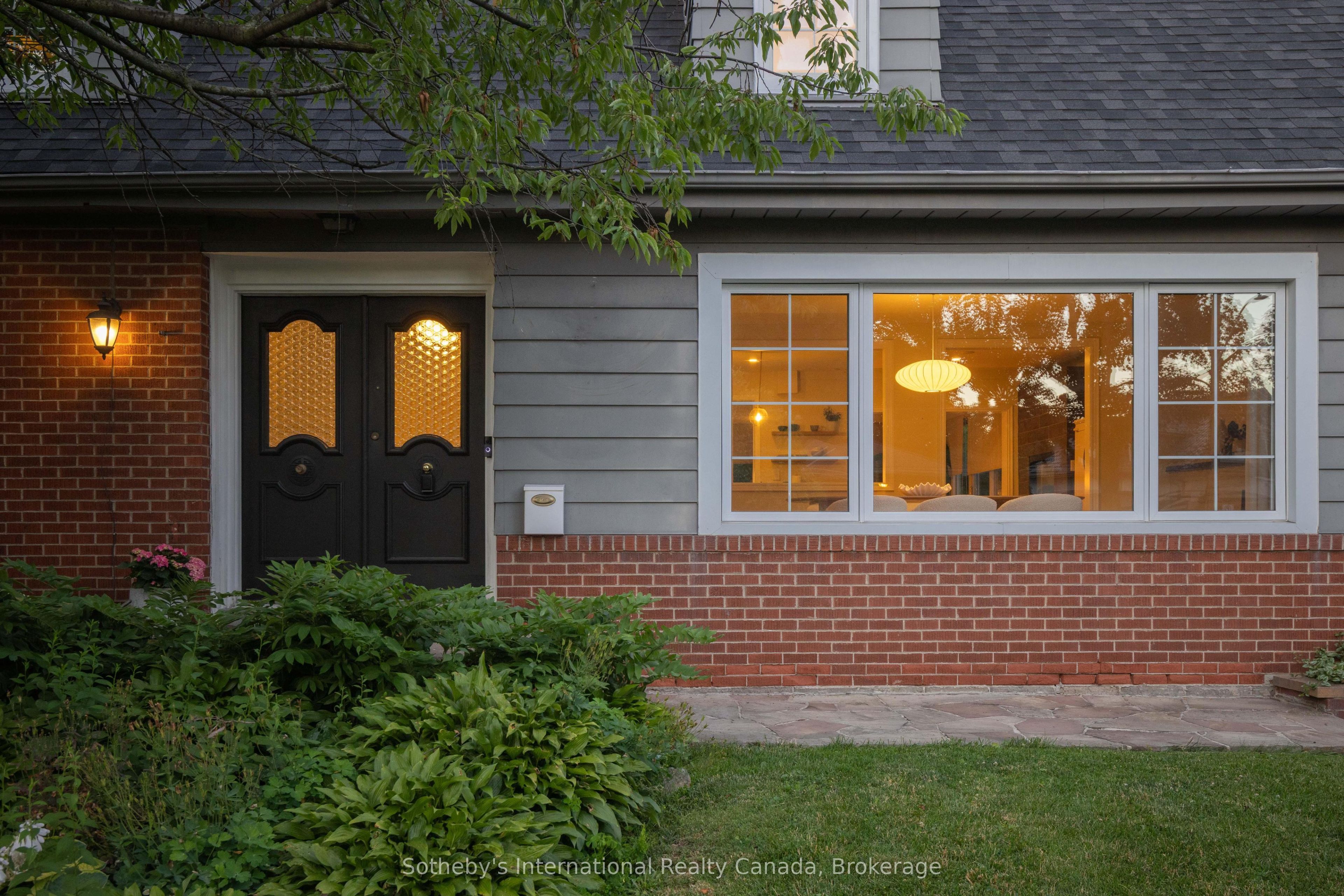 27 Arcade Crescent, Hamilton, ON L9C 3H8 photo 3