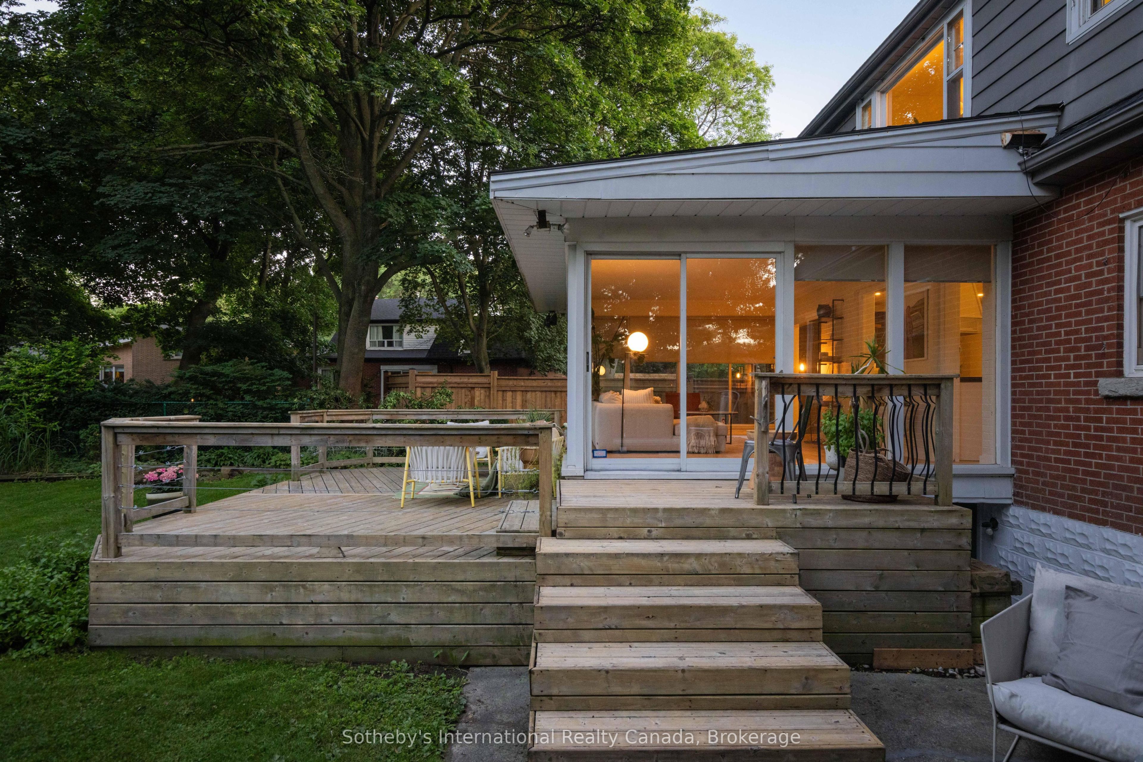 27 Arcade Crescent, Hamilton, ON L9C 3H8 photo 4
