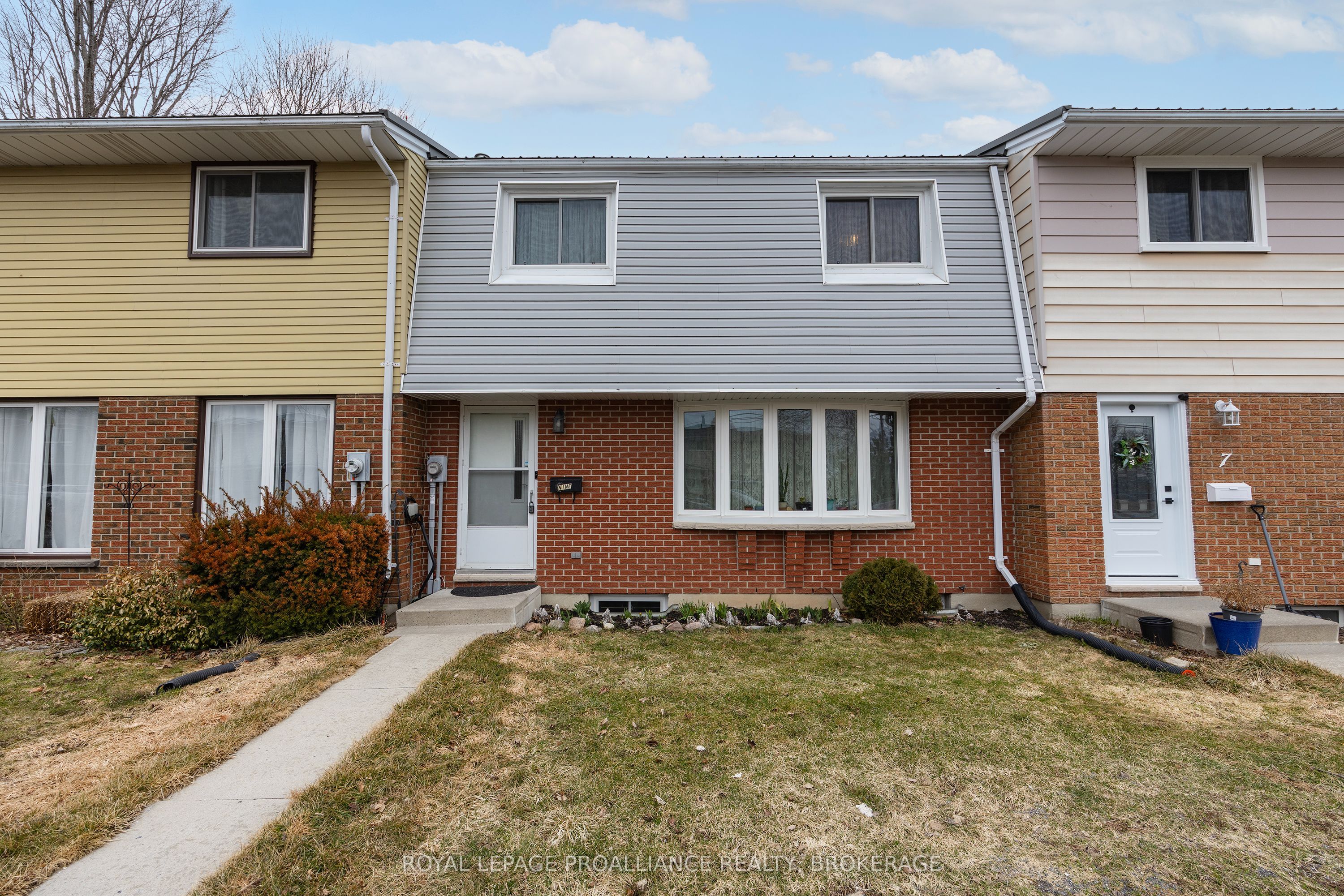 5 Winchester Drive 9, Greater Napanee, ON K7R 3P9 photo 2