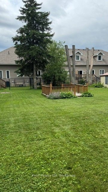 31 Lawrence Avenue W, Minto, ON N0G 1Z0 photo 3