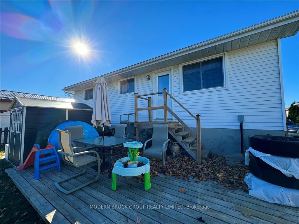 784 COMSTOCK Crescent, Brockville, ON K6V 6E1 photo 3