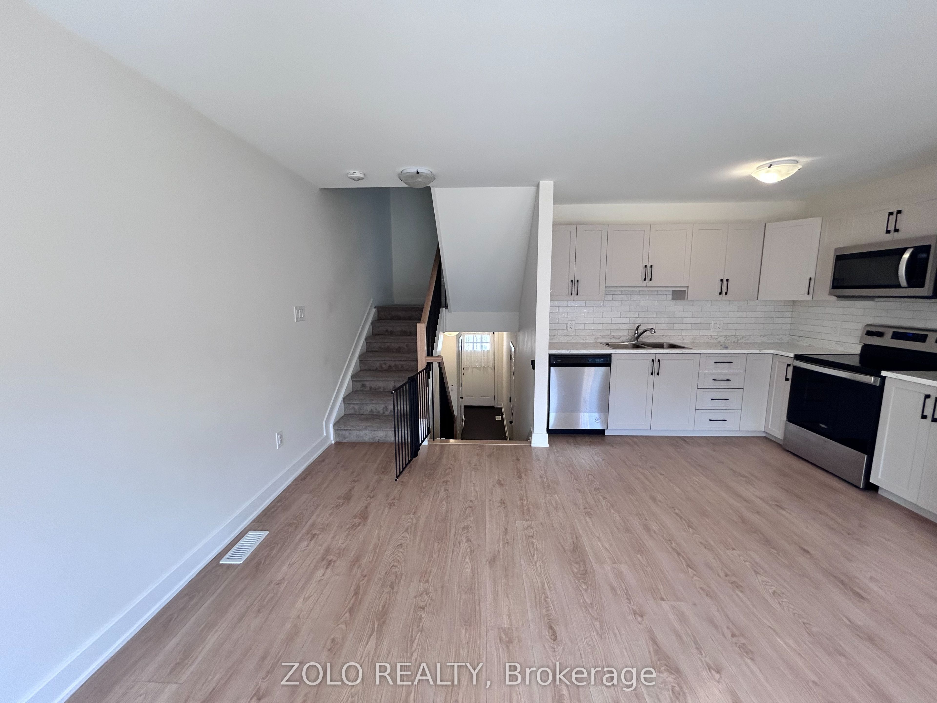 67 Whitcomb Crescent, Smiths Falls, ON K7A 0C1 photo 2