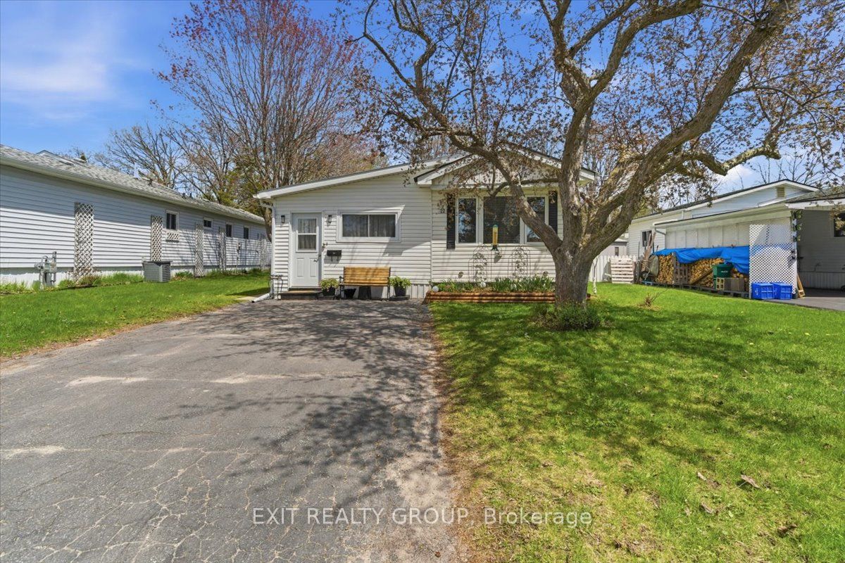 22 Linden Boulevard, Quinte West, ON K8N 4Z3