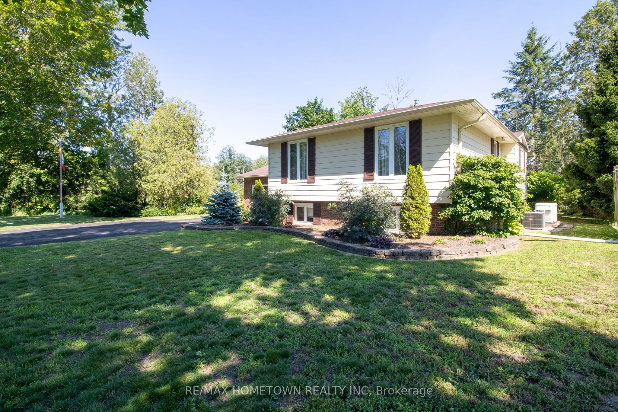 1 Meikle Drive, Augusta, ON K0E 1P0 photo 2
