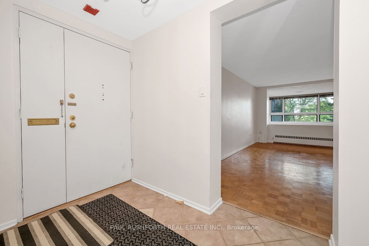 1356 Meadowlands Drive E 201, Cityview - Parkwoods Hills - Rideau Shore, ON K2E 6K6 photo 3