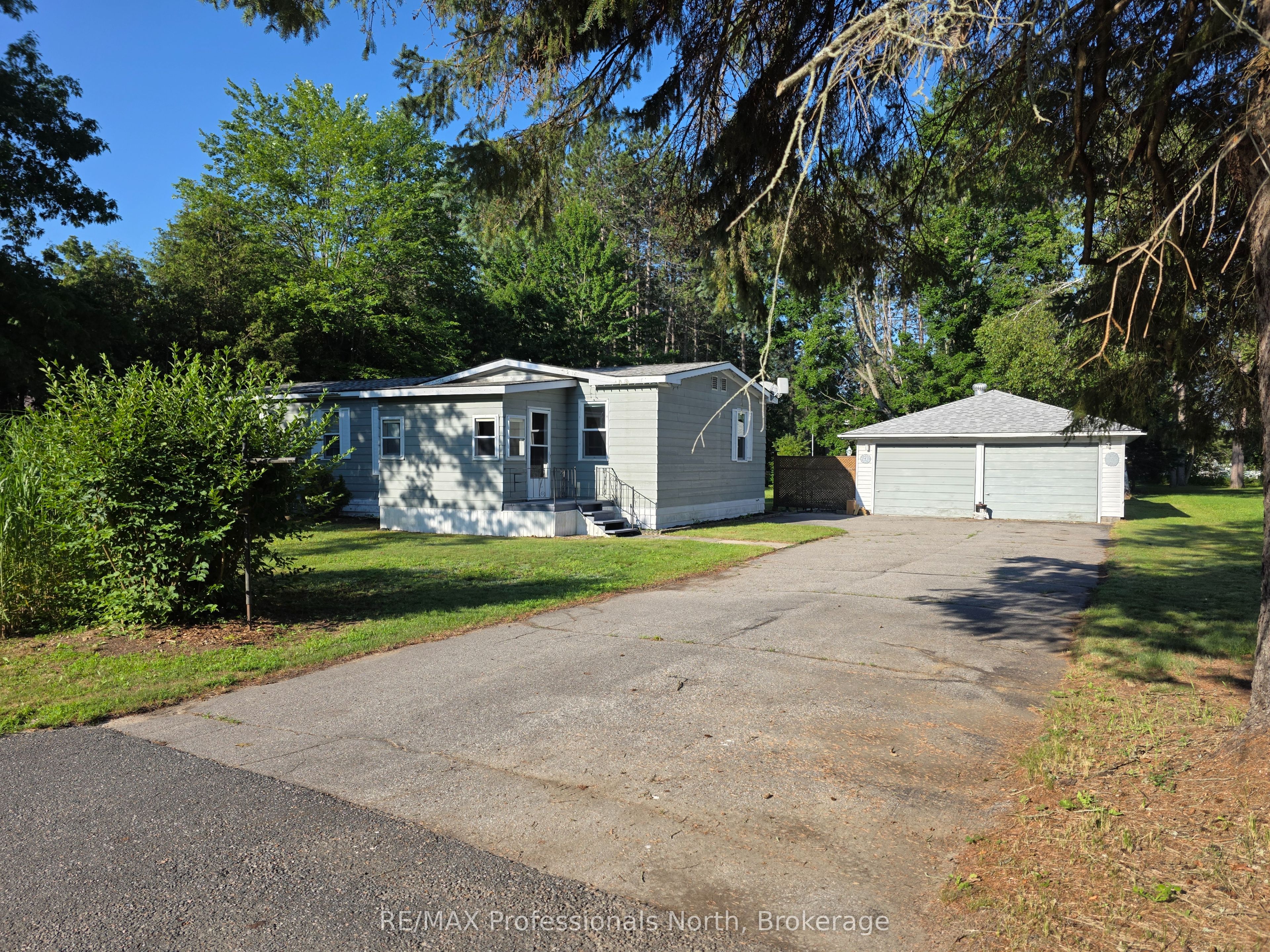 1024 Lutterworth Pines Road, Minden Hills, ON K0M 2K0
