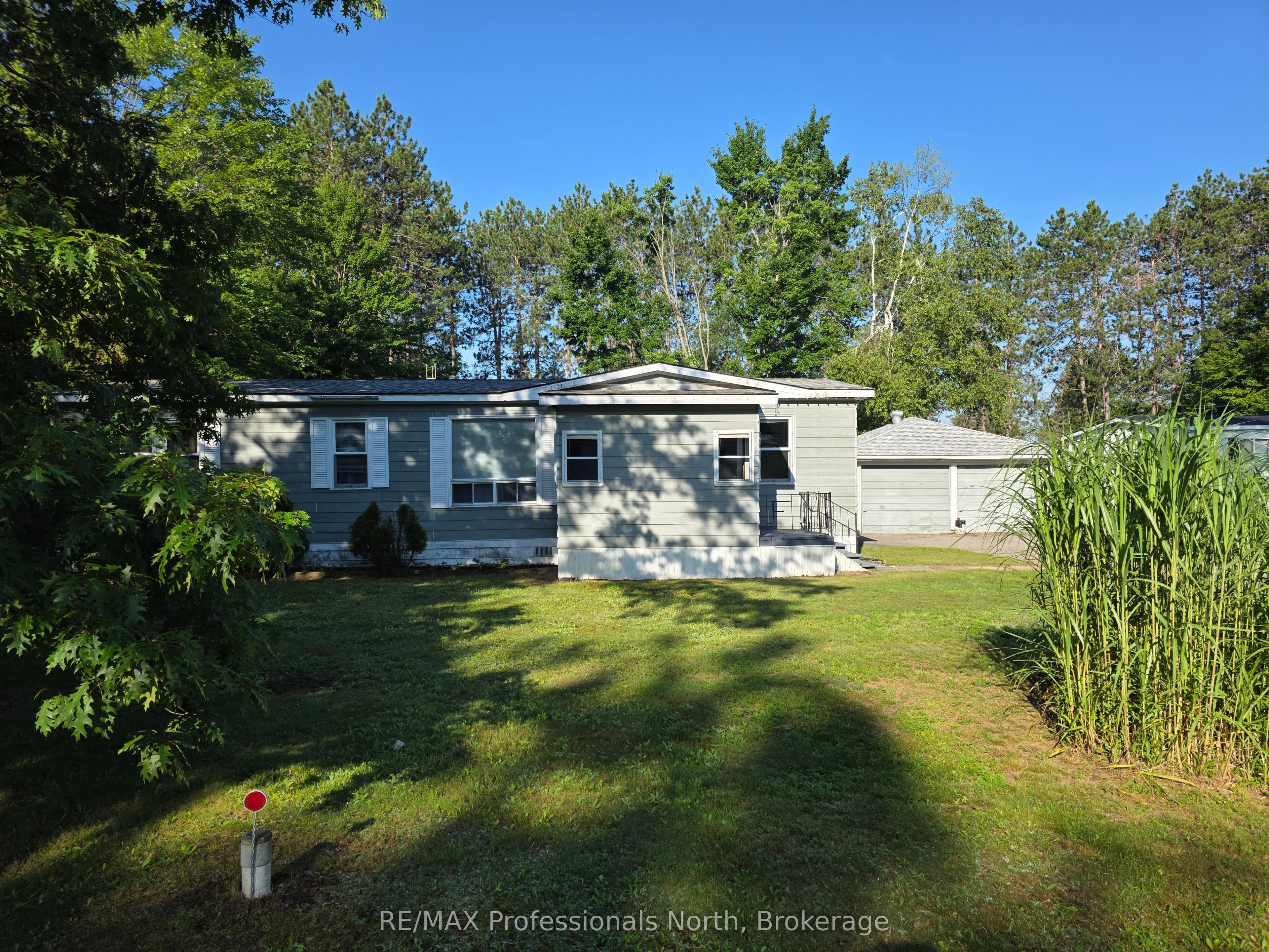 1024 Lutterworth Pines Road, Minden Hills, ON K0M 2K0 photo 2