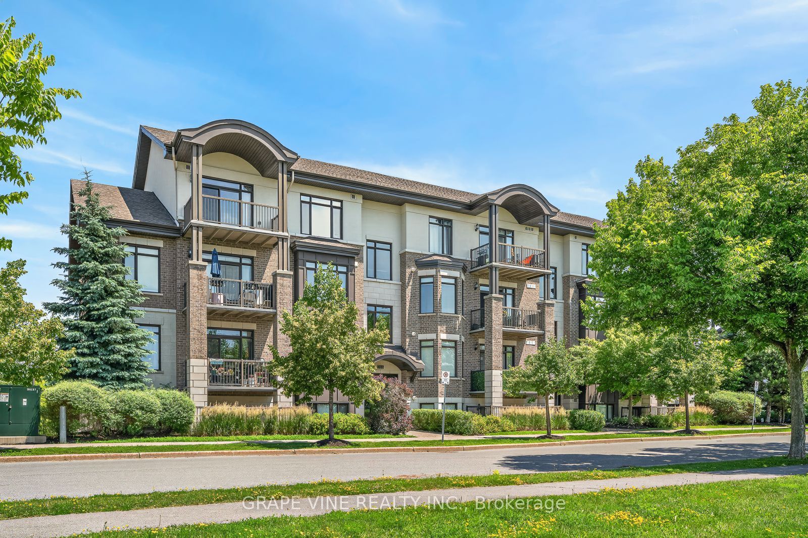 705 Beauparc Private 306, Cyrville - Carson Grove - Pineview, ON K1J 0B6 photo 3
