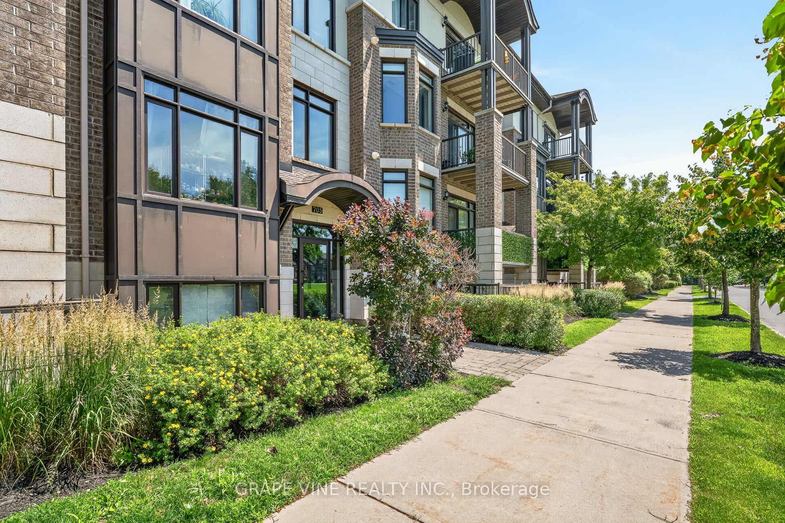 705 Beauparc Private 306, Cyrville - Carson Grove - Pineview, ON K1J 0B6 photo 4