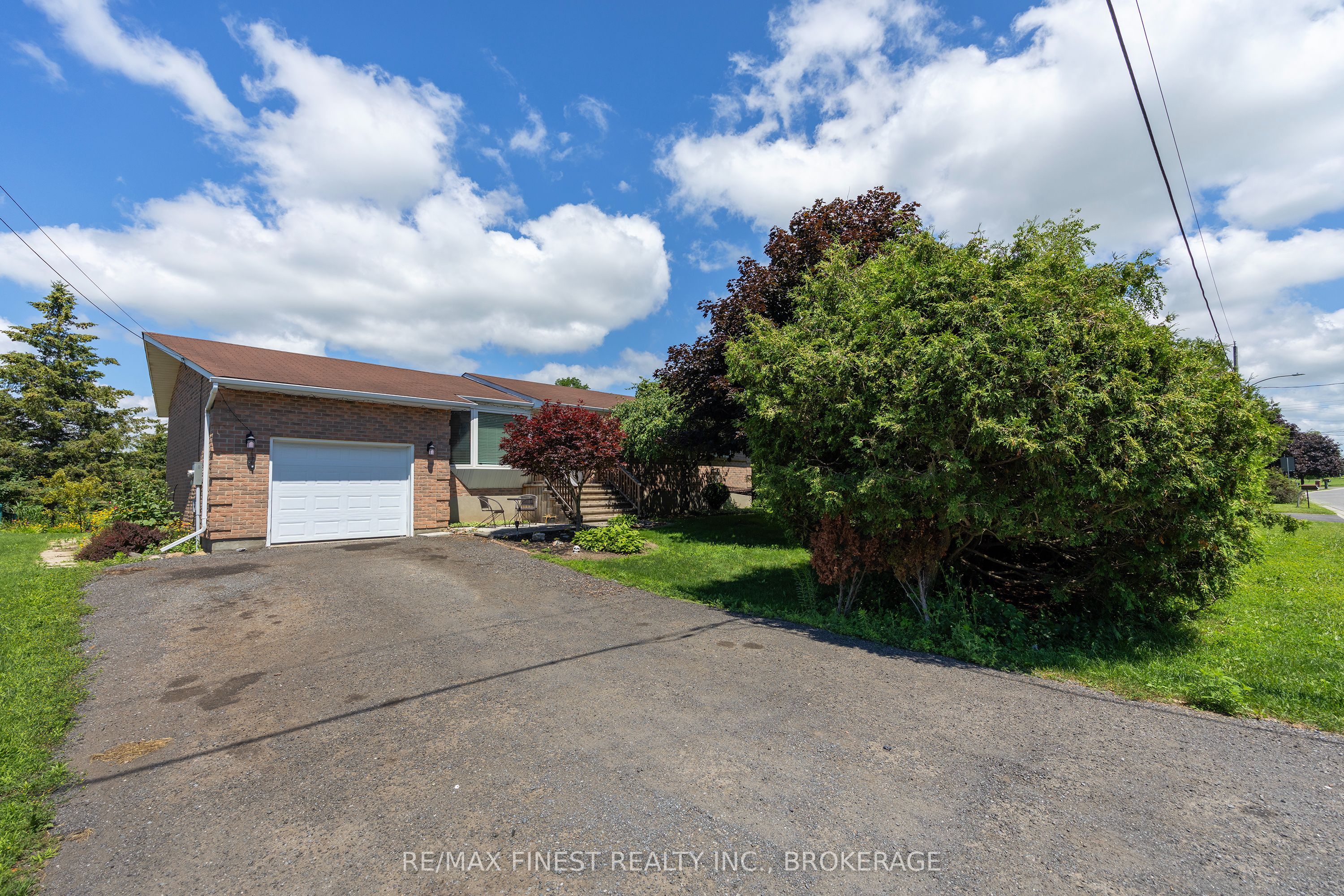 10 SHANE Street, Loyalist, ON K0H 2H0 photo 2