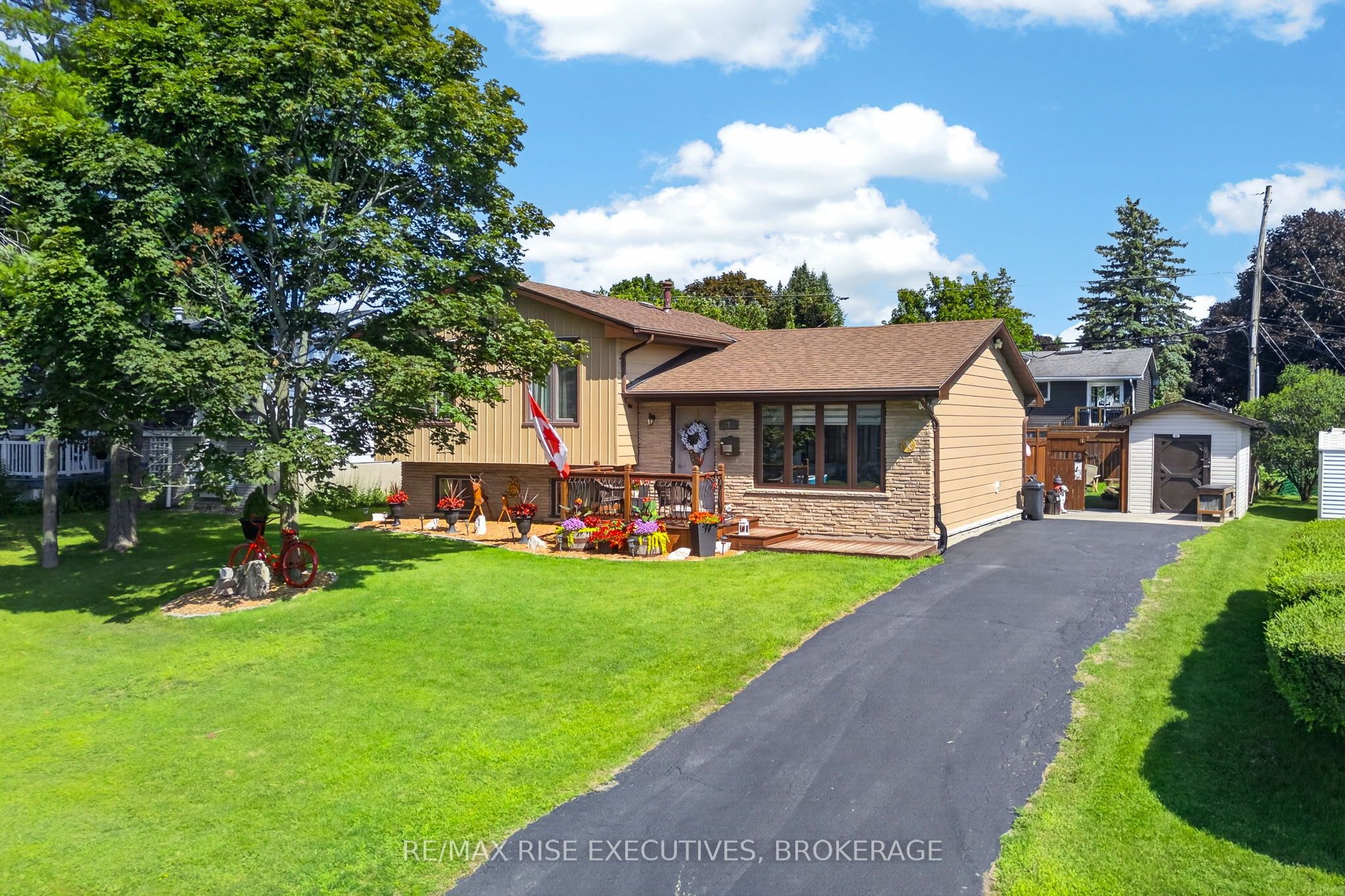 7 Cornell Avenue, Loyalist, ON K7N 1S8