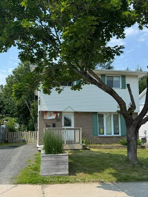 26 Hergott Avenue, Elliot Lake, ON P5A 3A8 photo 3