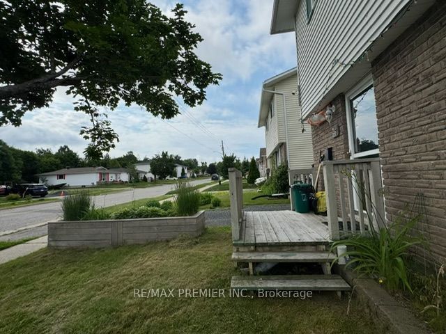 26 Hergott Avenue, Elliot Lake, ON P5A 3A8 photo 5