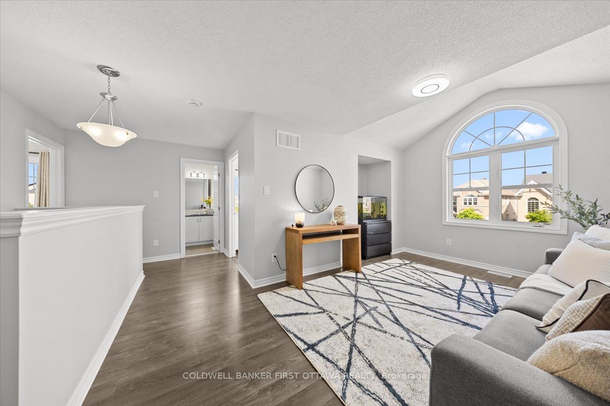 619 DUNDONALD Drive, Barrhaven, ON K2J 5Y8 photo 4