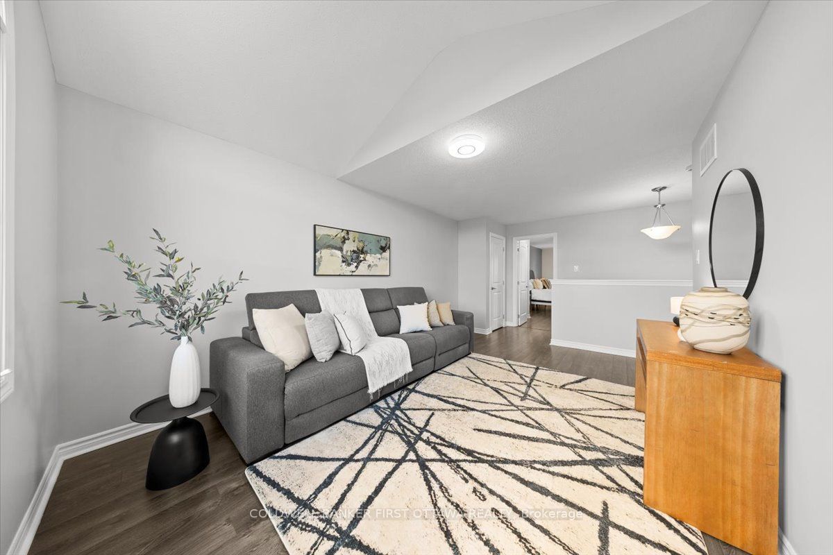 619 DUNDONALD Drive, Barrhaven, ON K2J 5Y8 photo 5