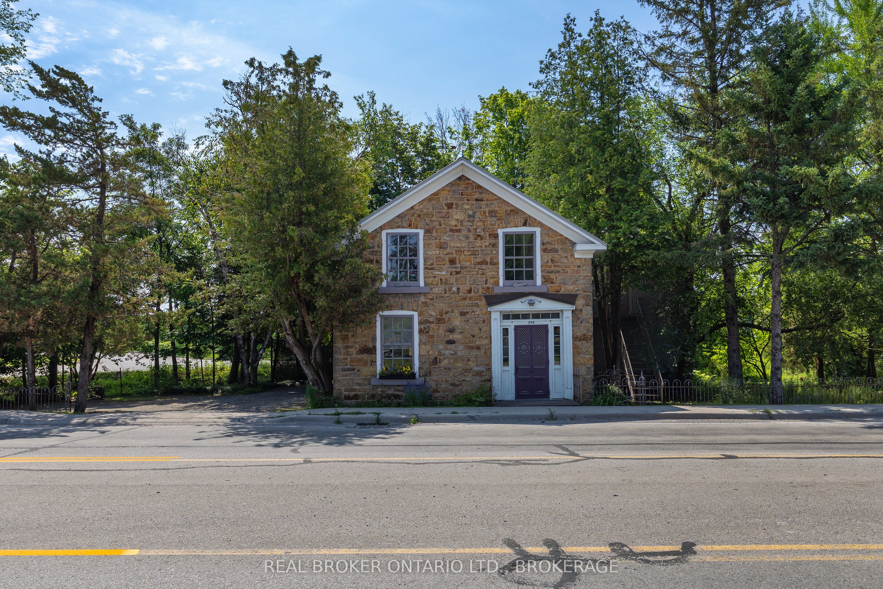 595 King Street E, Gananoque, ON K7G 1H1 photo 3