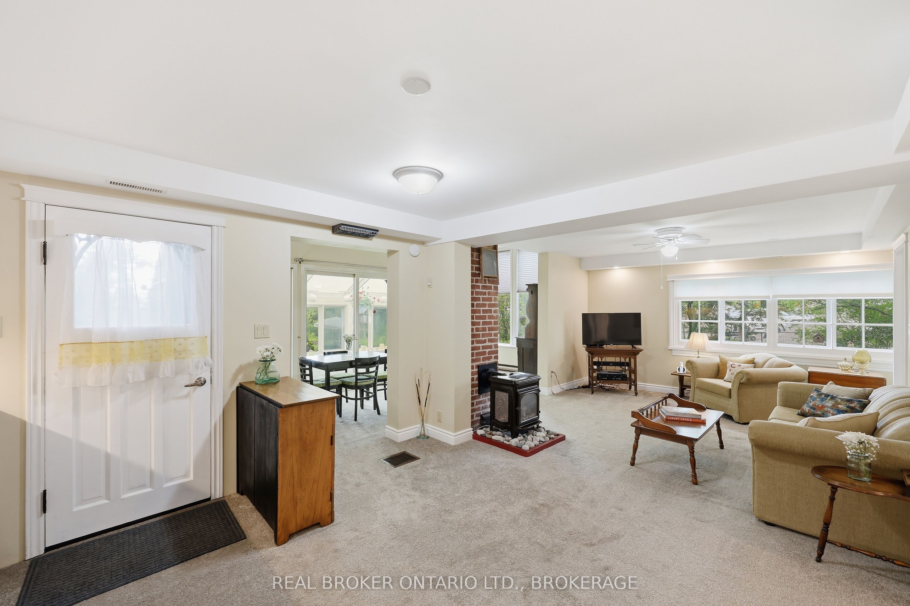595 King Street E, Gananoque, ON K7G 1H1 photo 5