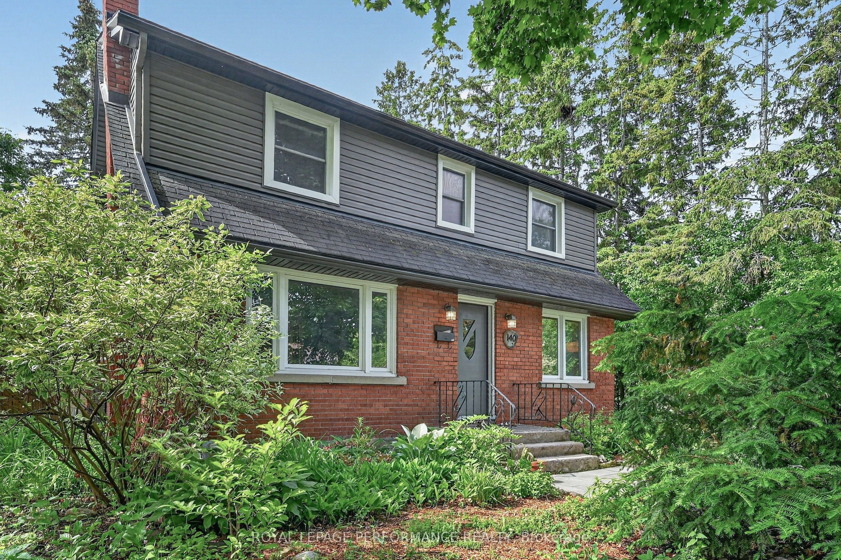 140 Begonia Avenue, Alta Vista and Area, ON K1H 6E4 photo 2
