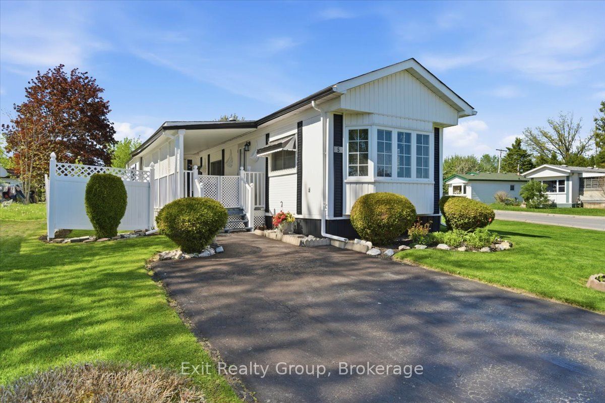 5 Chapel Boulevard, Quinte West, ON K8N 4Z3