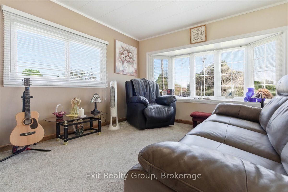 5 Chapel Boulevard, Quinte West, ON K8N 4Z3 photo 4