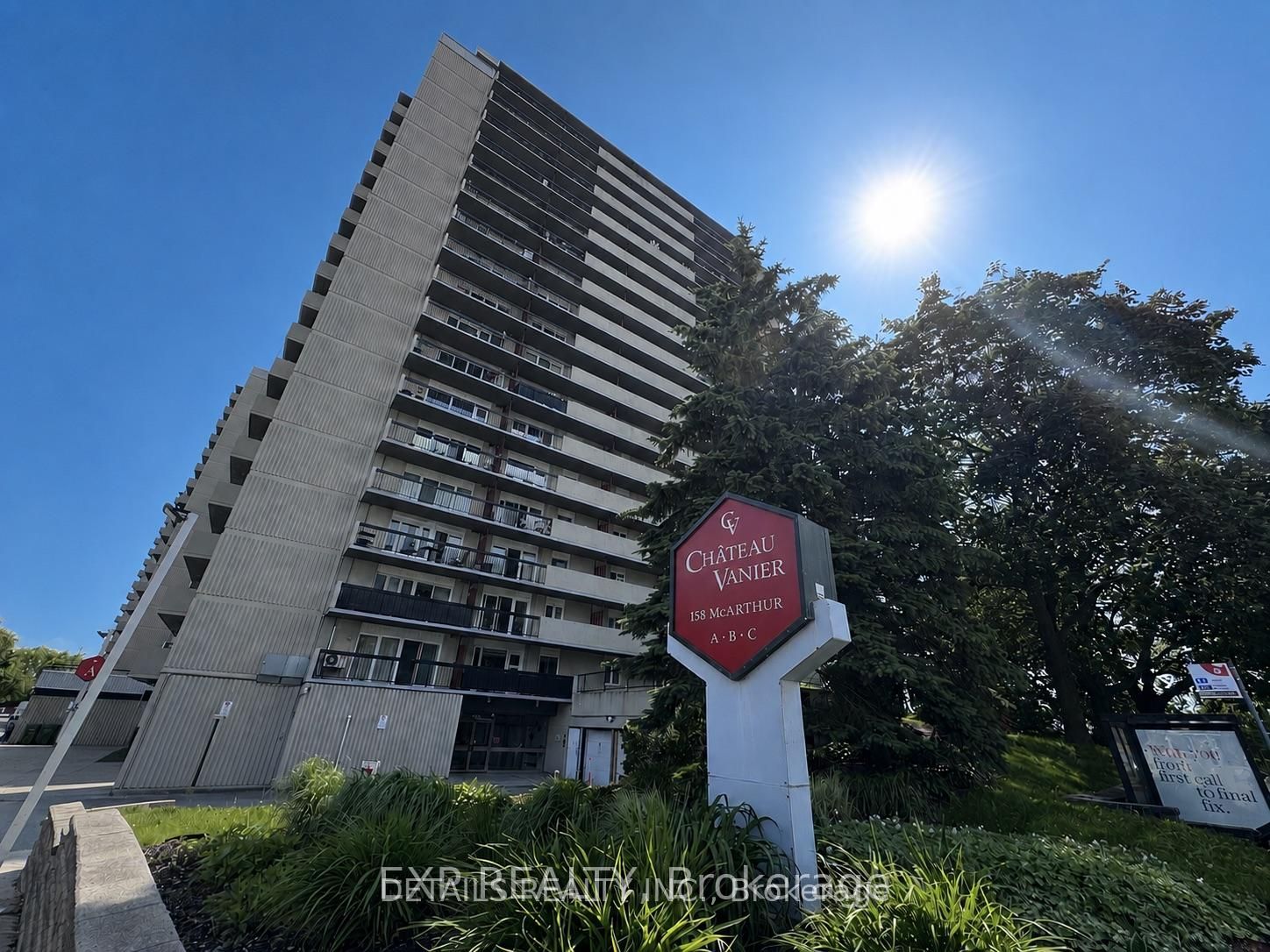 158A McArthur Avenue 1105, Vanier and Kingsview Park, ON K1L 8E7