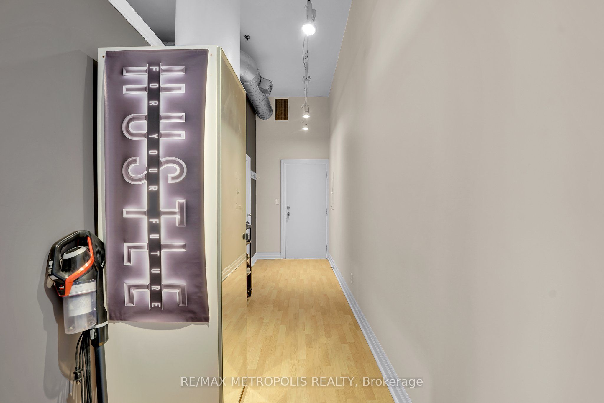 276 King Street W 207, Kitchener, ON N2G 1B6 photo 4