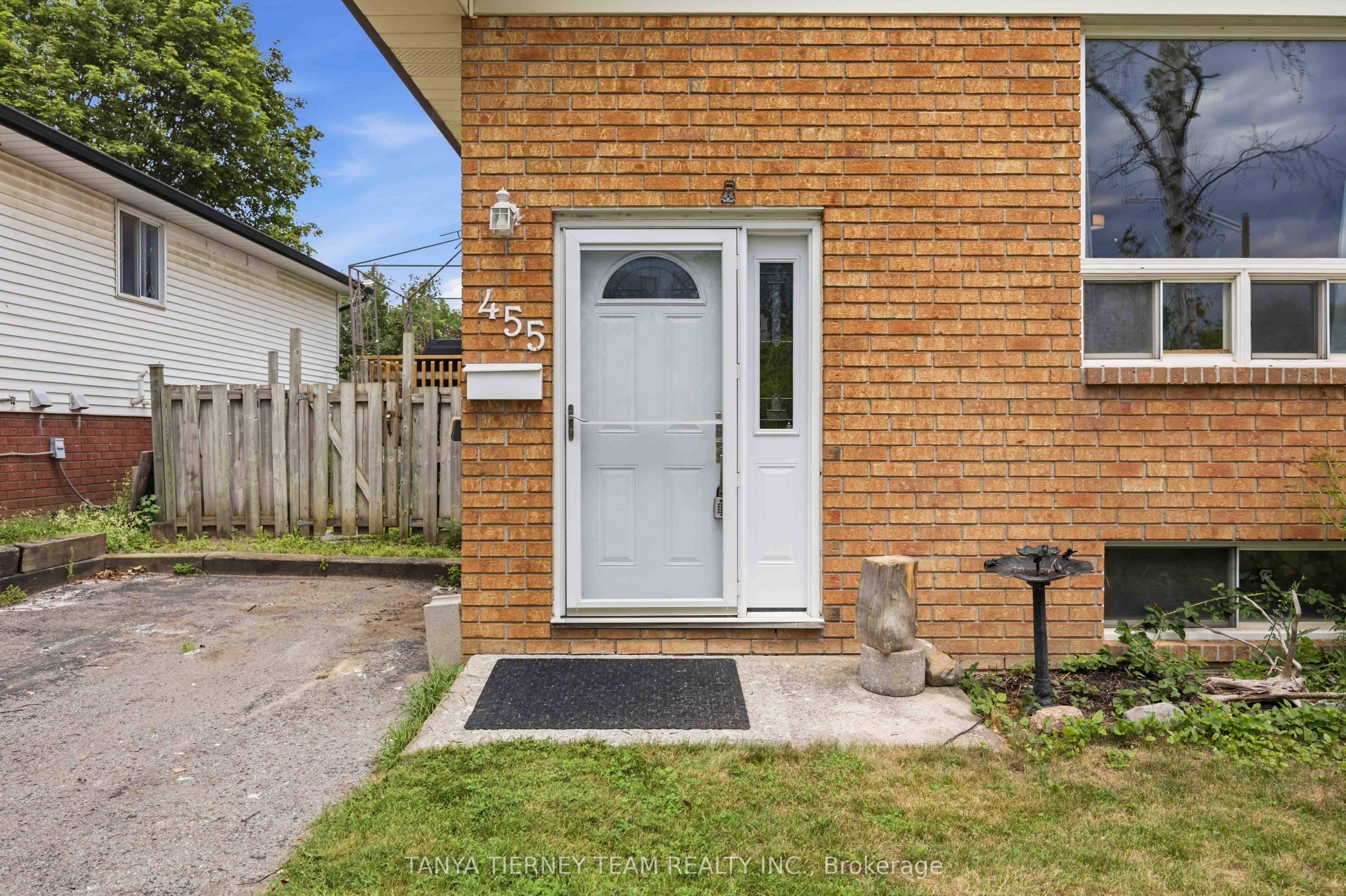 455 Crystal Drive, Peterborough, ON K9J 8L3 photo 2