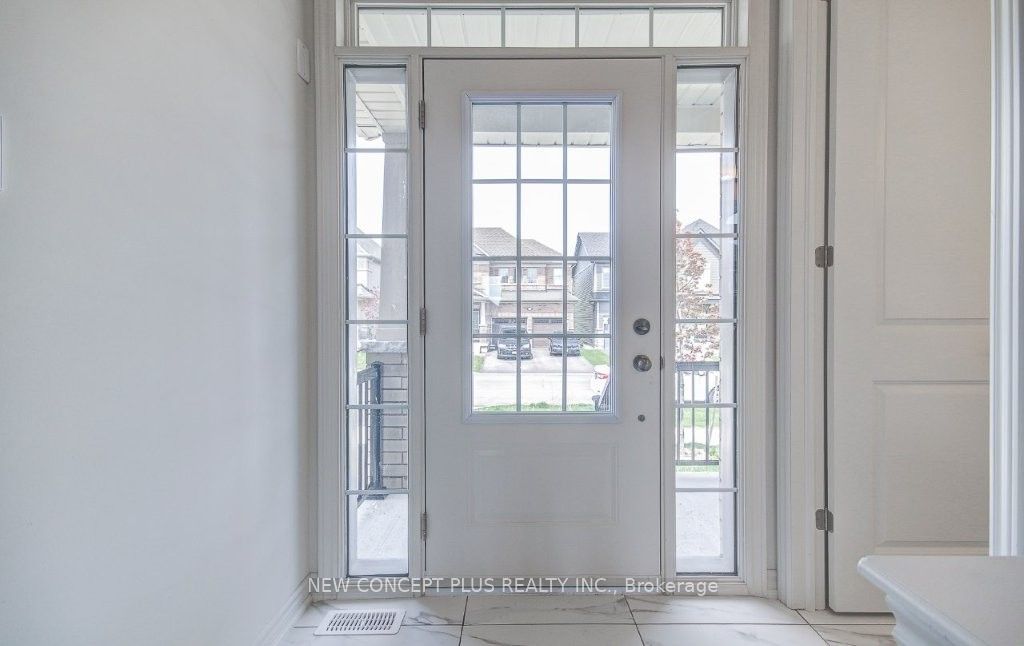 1042 Denton Drive, Cobourg, ON K9A 3T8 photo 3
