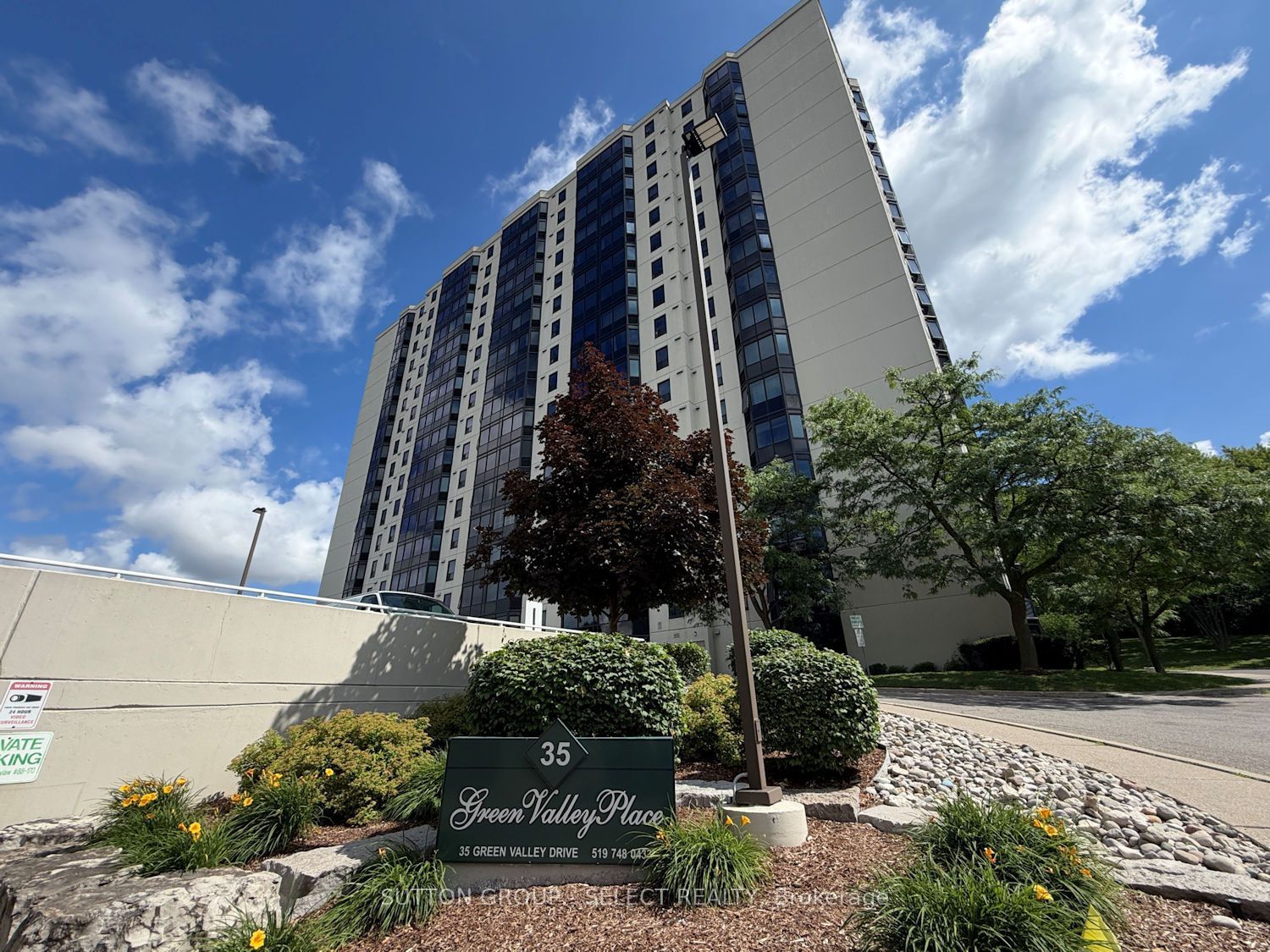 35 Green Valley Drive 609, Kitchener, ON N2P 2A5 photo 2
