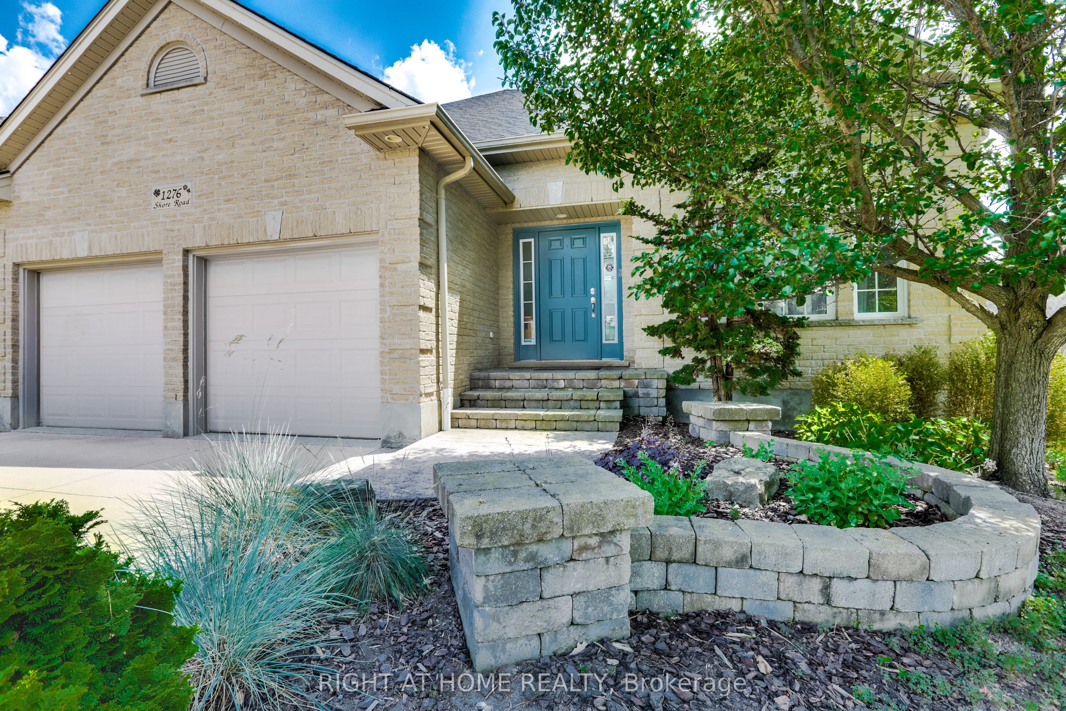 1276 Shore Road, London South, ON N6K 4Z7