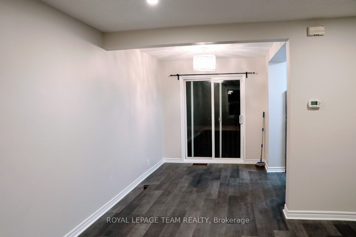 1220 Dorchester Avenue, Carlington - Central Park, ON K1Z 8E4 photo 4