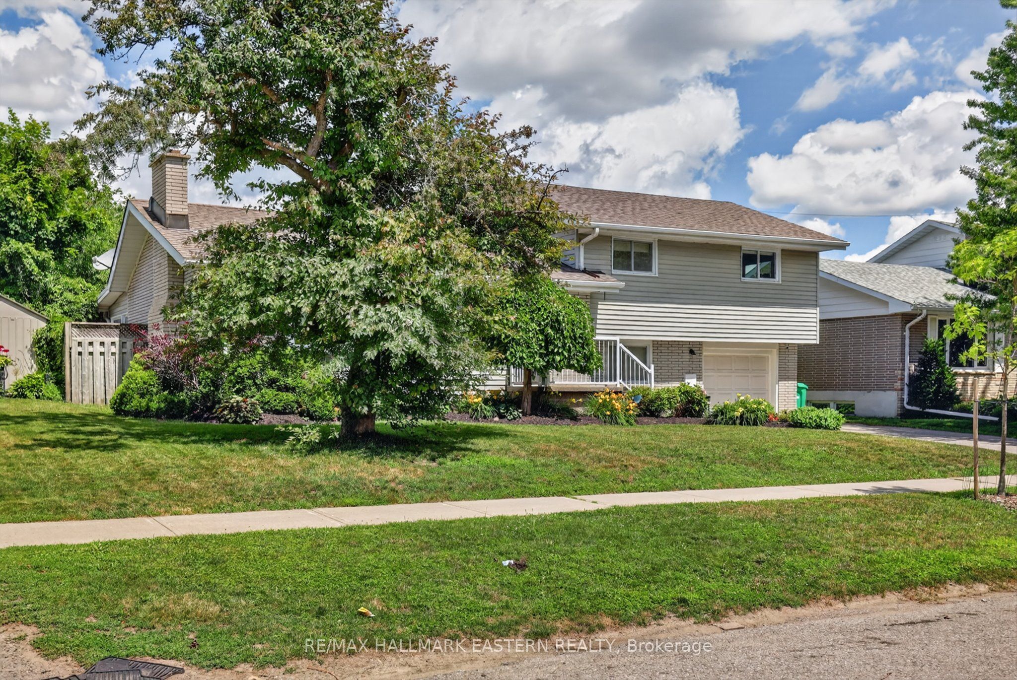 894 Kawartha Drive, Peterborough, ON K9J 6L3 photo 2