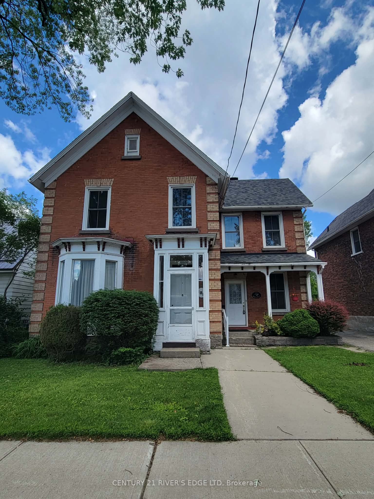 158 Pearl Street W, Brockville, ON K6V 4C6